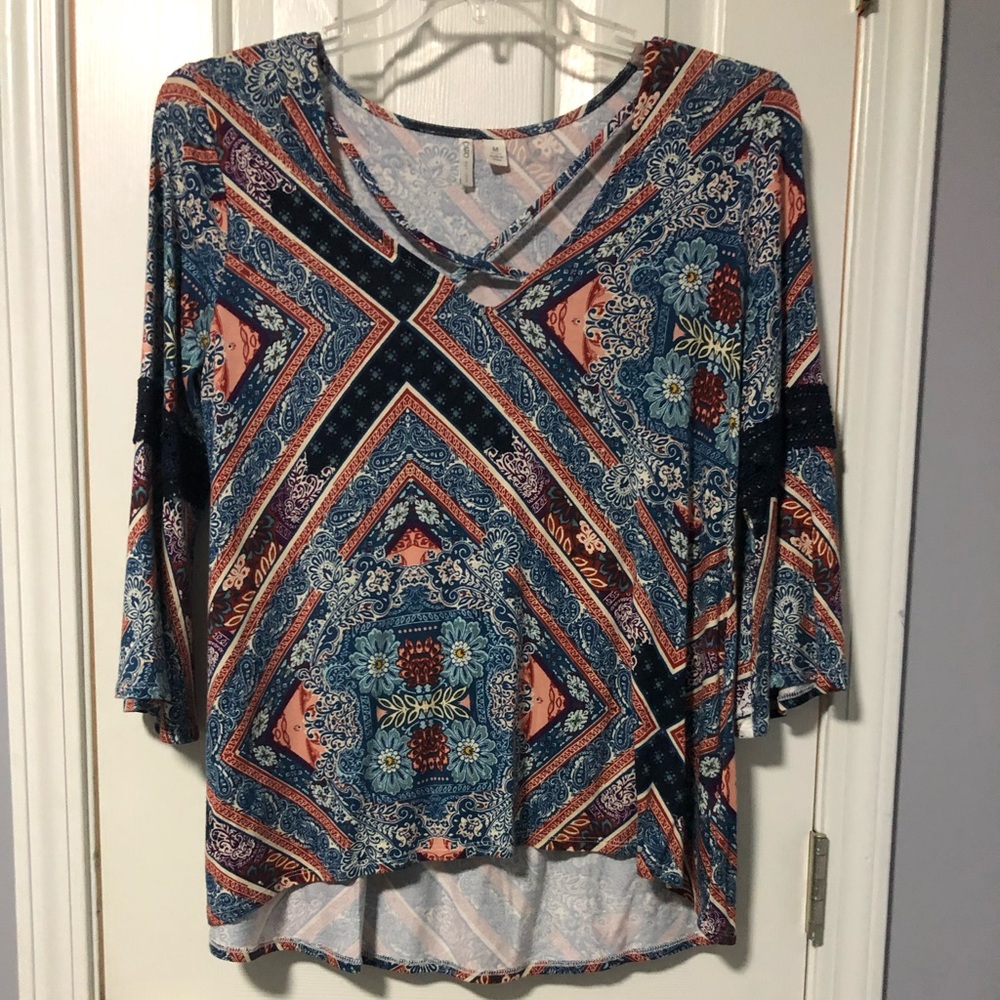 Cato Hi-Lo multi-colored top. Size M.